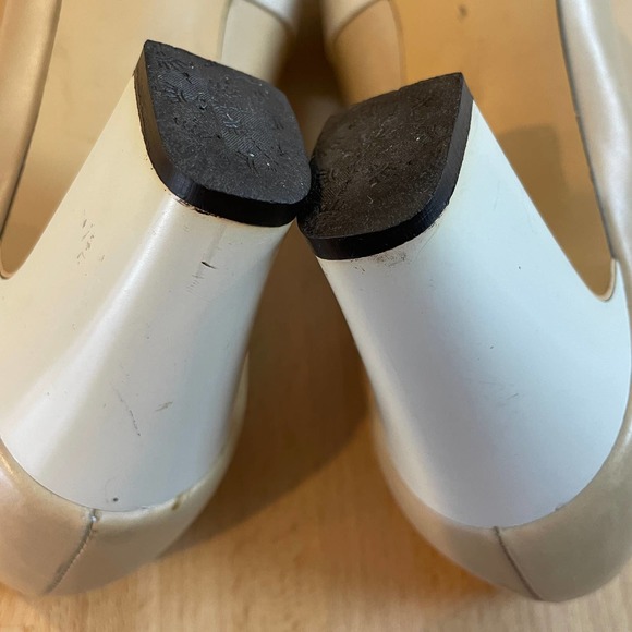 Vintage Two-Tone High-Vamp Pumps - Picture 11 of 12